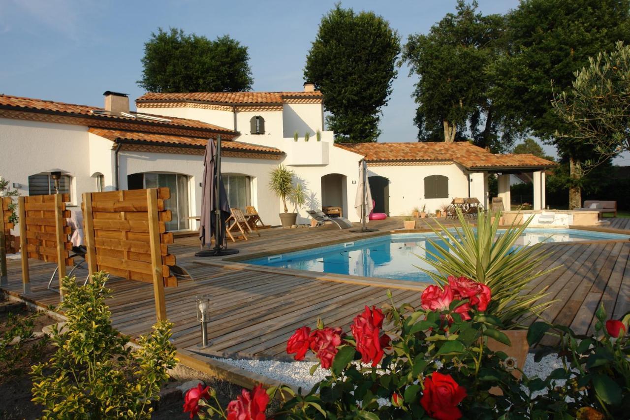 Domaine De L'Espiguette Bed & Breakfast Biganos Exterior photo
